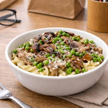 Pâtes à la crème de Grana Padano, champignons & petits pois