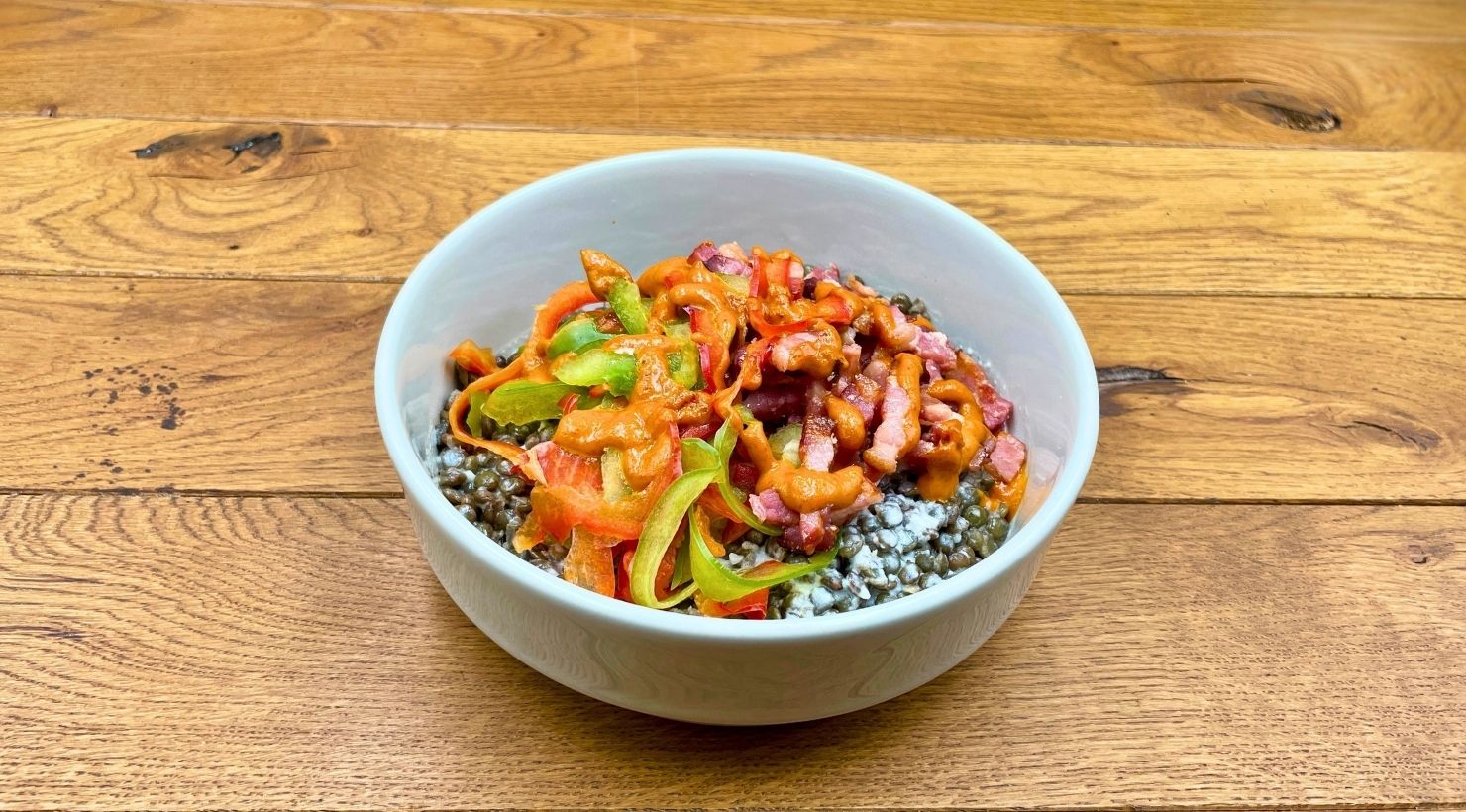 Lentilles crémeuses relevées, lardons et poivrons