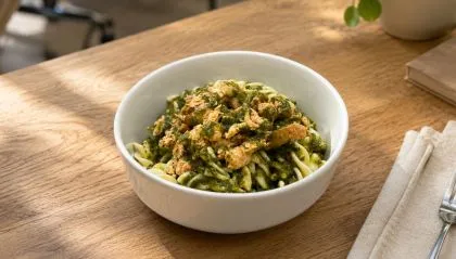 Pâtes au poulet mariné, sauce basilic